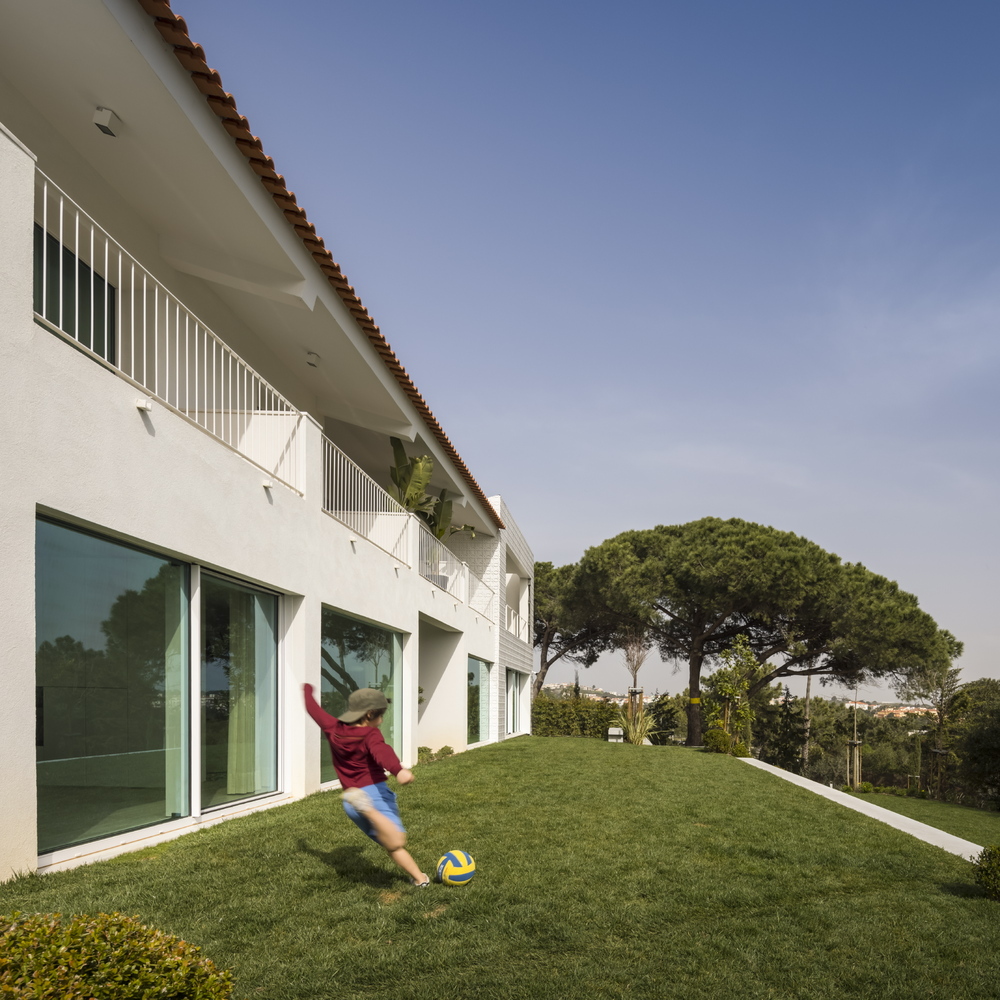 138 Estoril rm house / joão tiago aguiar arquitectos