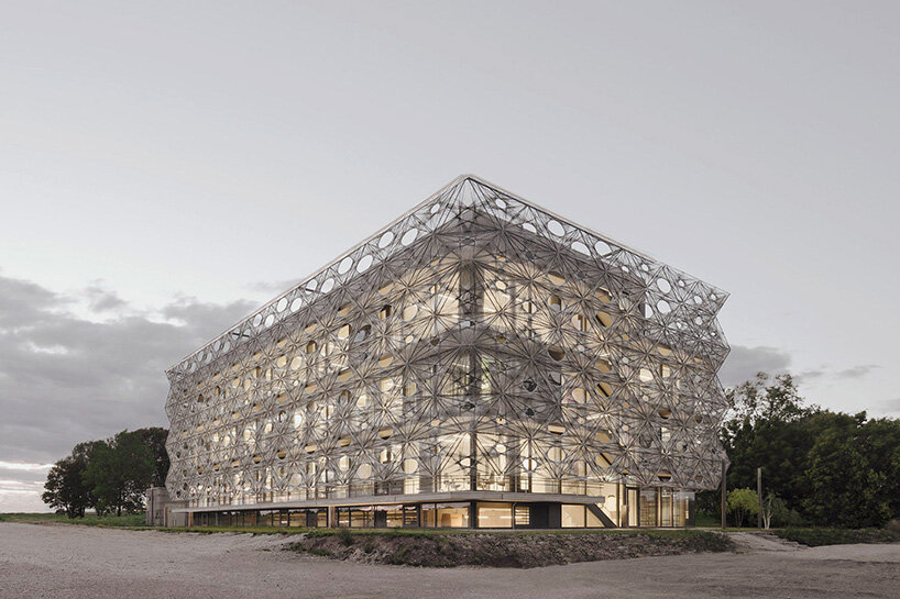 Texoversum Education Center / Allmannwappner + Menges Scheffler Architekten 1 Wrapped in a robotically woven facade, texoversum university building opens in germany