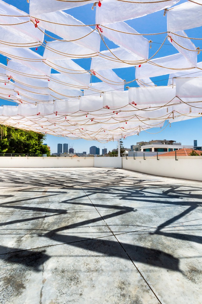 The fifth space installation at liebling haus / szcz jakub szczęsny + hadas tuval