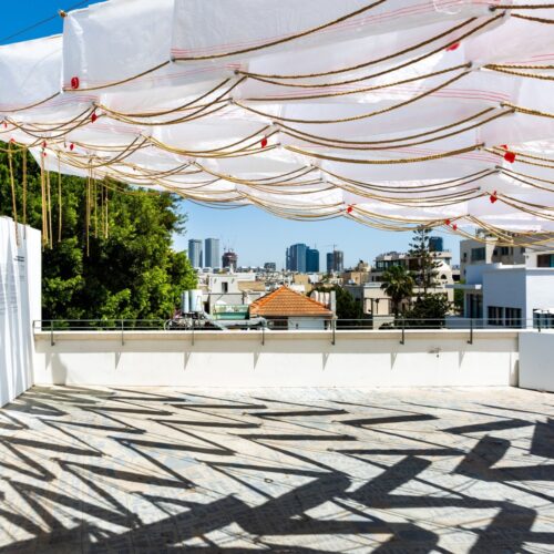 The fifth space installation at liebling haus / szcz jakub szczęsny + hadas tuval