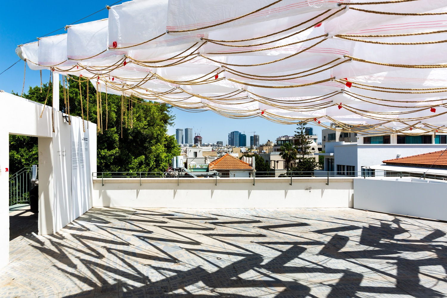 The fifth space installation at liebling haus / szcz jakub szczęsny + hadas tuval