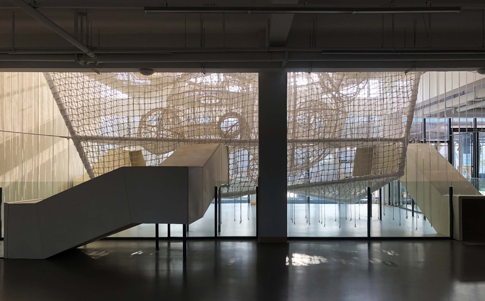 A walking box / unarchitecte