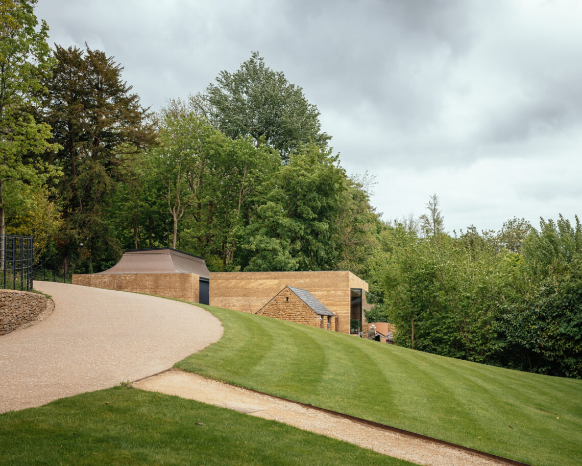 Rammed Earth Yoga Studio / Invisible Studio 5 Rammed earth yoga studio / invisible studio