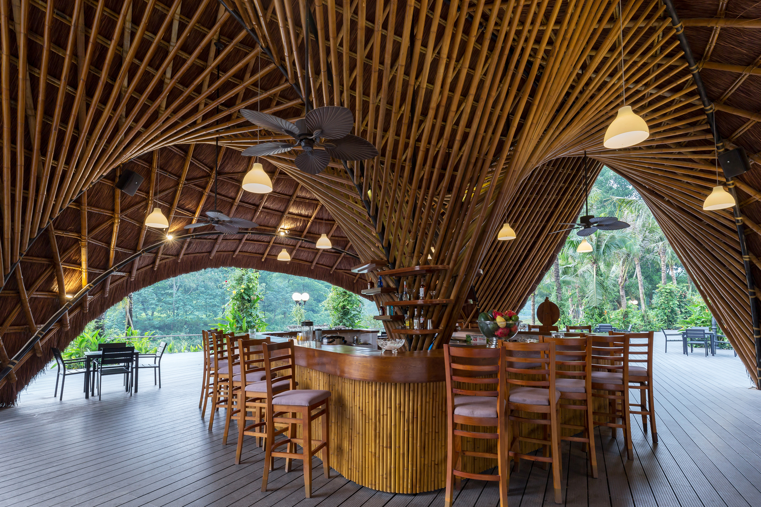 Flamingo bamboo pavilion / bambubuild