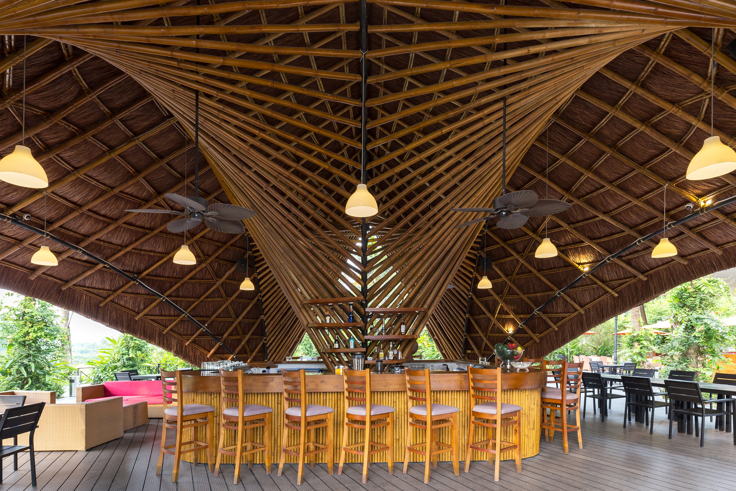 Flamingo bamboo pavilion / bambubuild