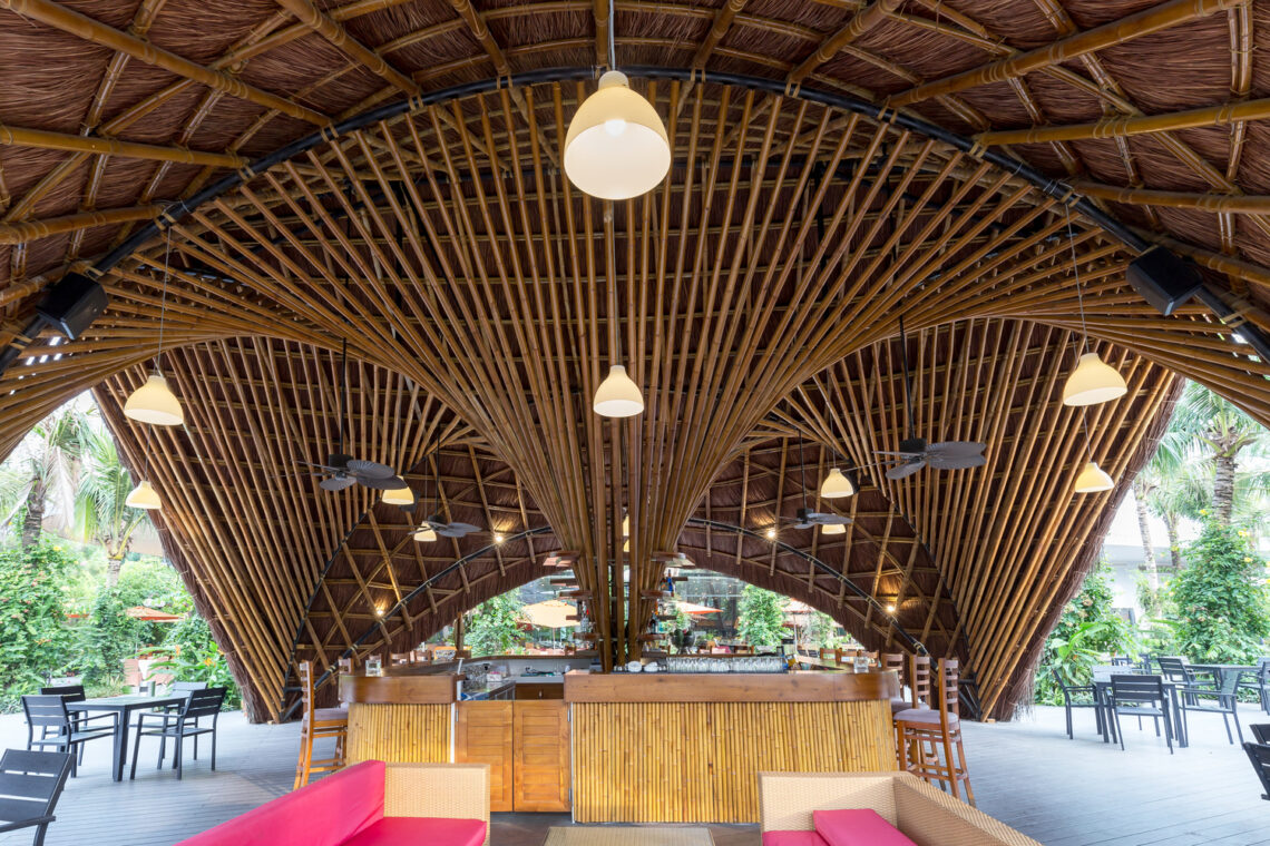Flamingo bamboo pavilion / bambubuild