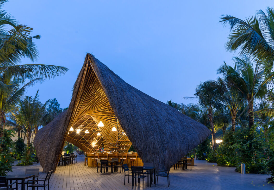 Flamingo bamboo pavilion / bambubuild