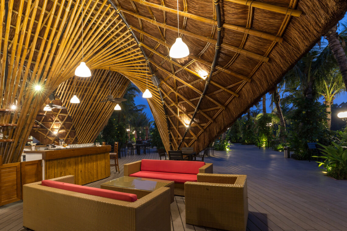 Flamingo bamboo pavilion / bambubuild