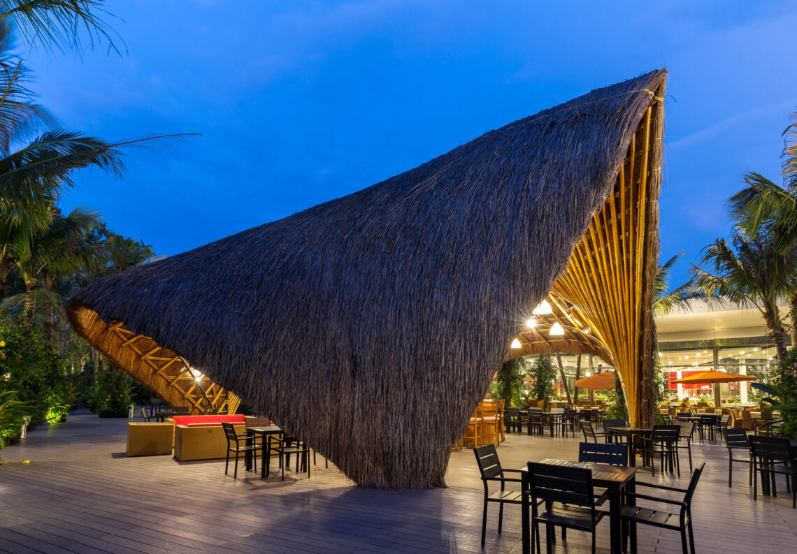 Flamingo bamboo pavilion / bambubuild