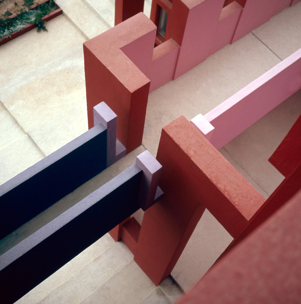 La muralla roja / ricardo bofill | classics on architecture lab
