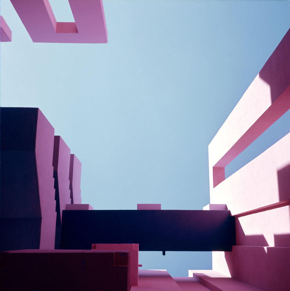 La muralla roja / ricardo bofill | classics on architecture lab