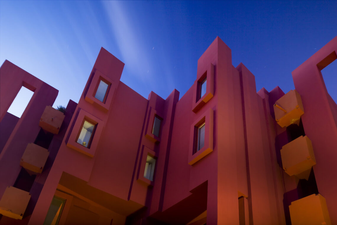 La muralla roja / ricardo bofill | classics on architecture lab