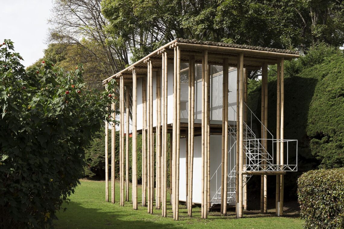 Urban apiary / palafito arquitectura