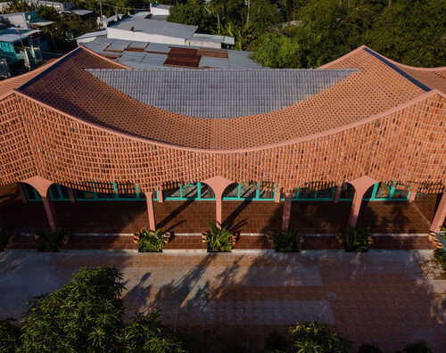 Duyen casa ii hotel / block architects
