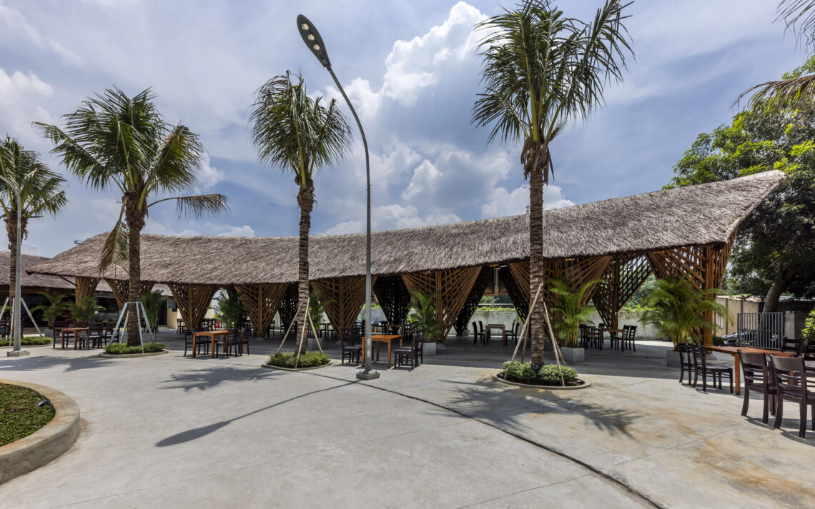 Keeng seafood restaurant / bambubuild