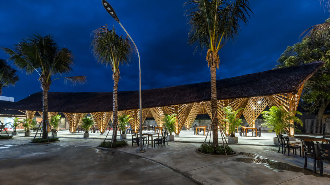 Keeng seafood restaurant / bambubuild