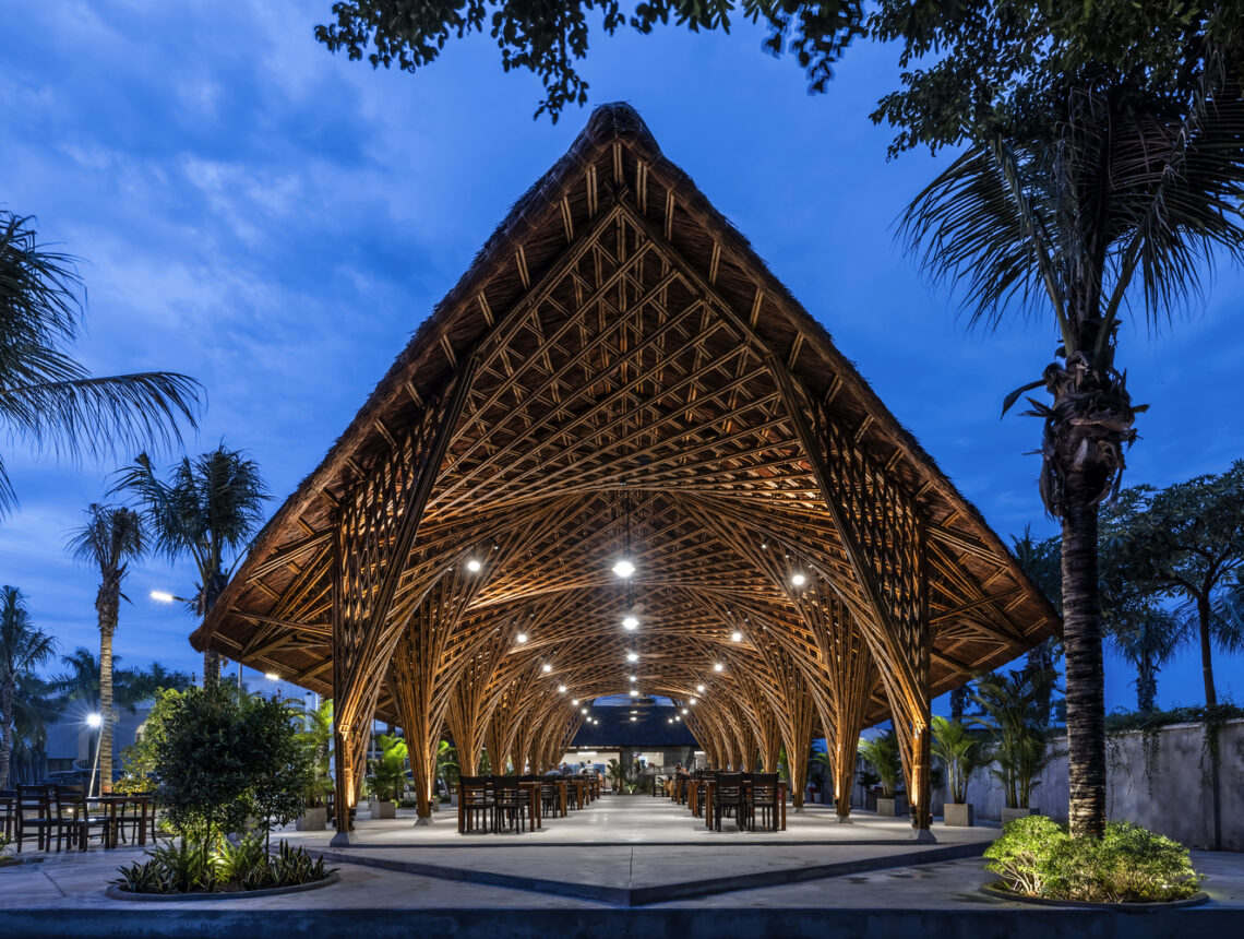 Keeng seafood restaurant / bambubuild