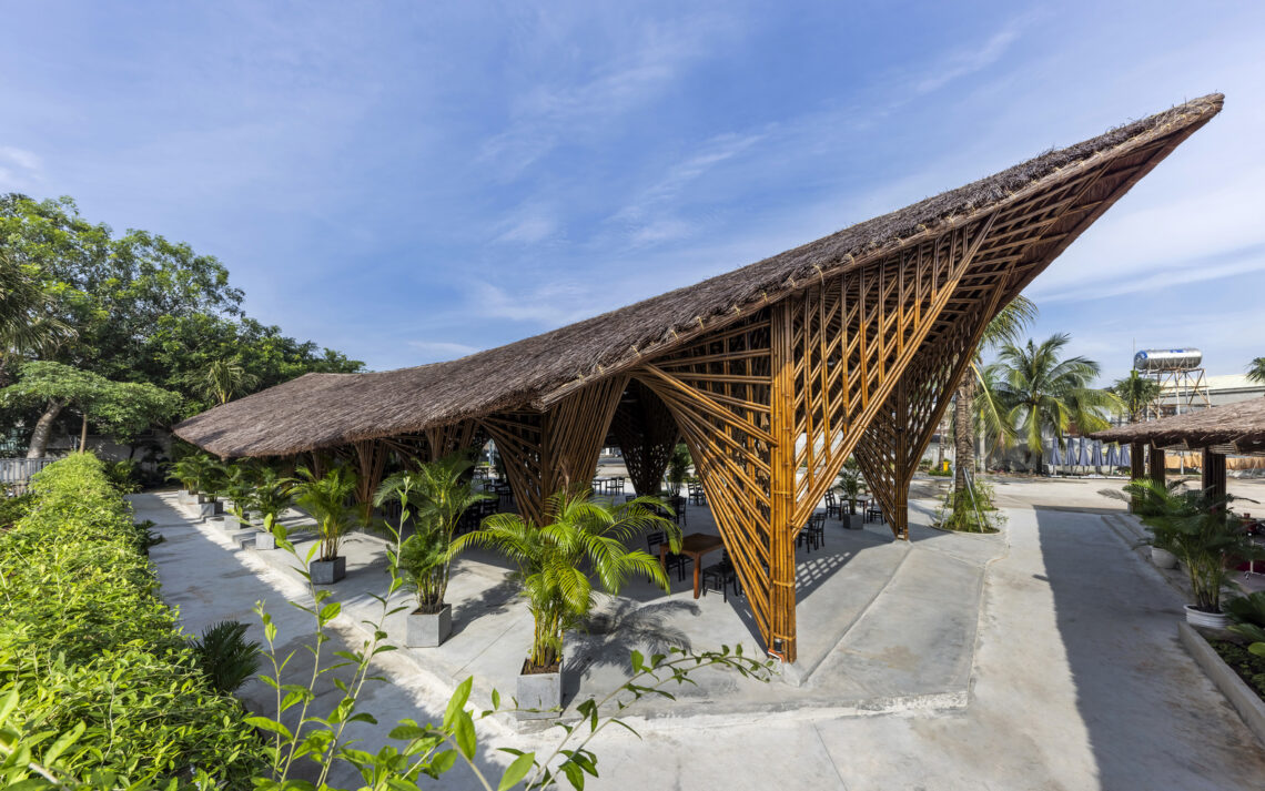 Keeng seafood restaurant / bambubuild