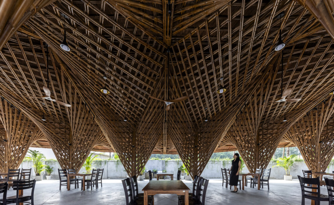 Keeng seafood restaurant / bambubuild