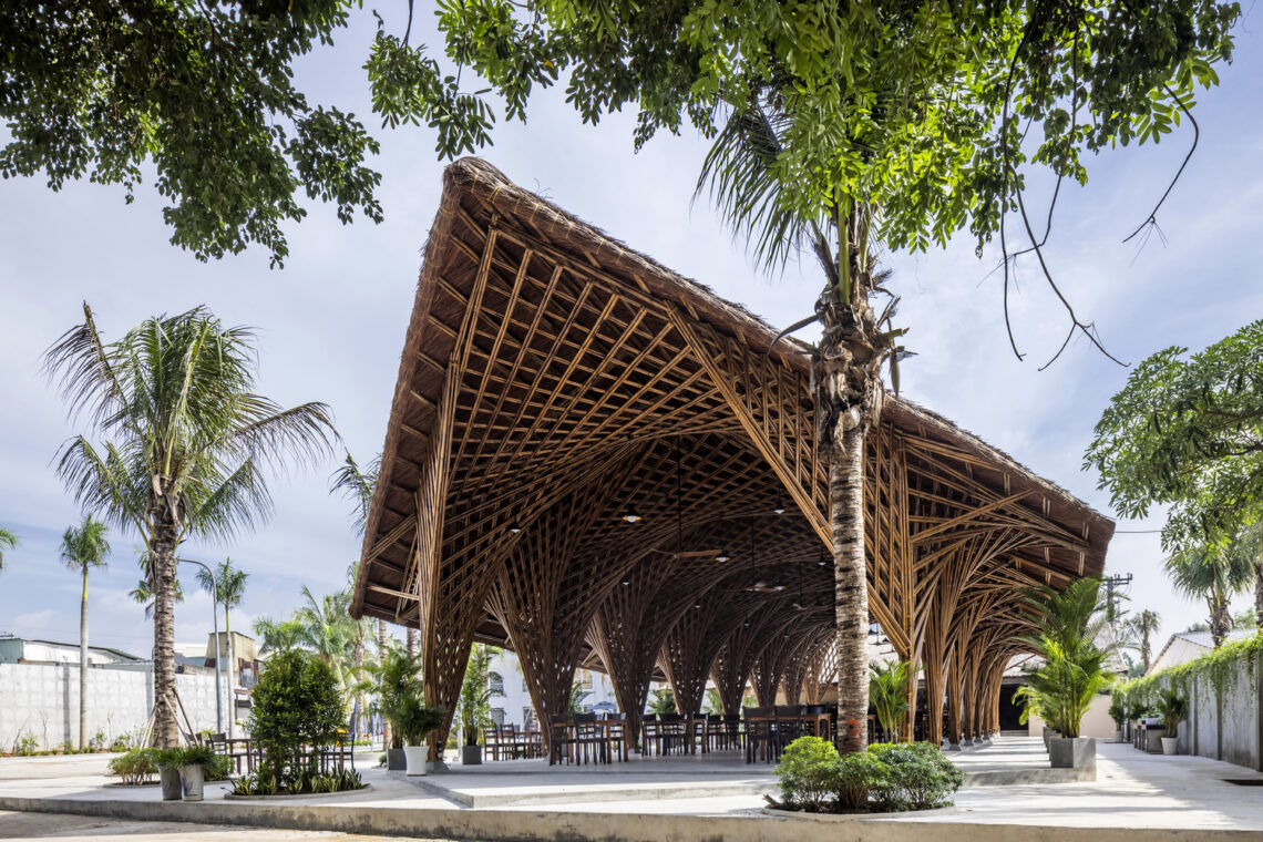 Keeng seafood restaurant / bambubuild