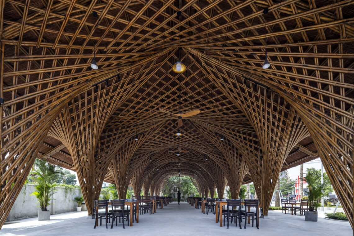 Keeng seafood restaurant / bambubuild