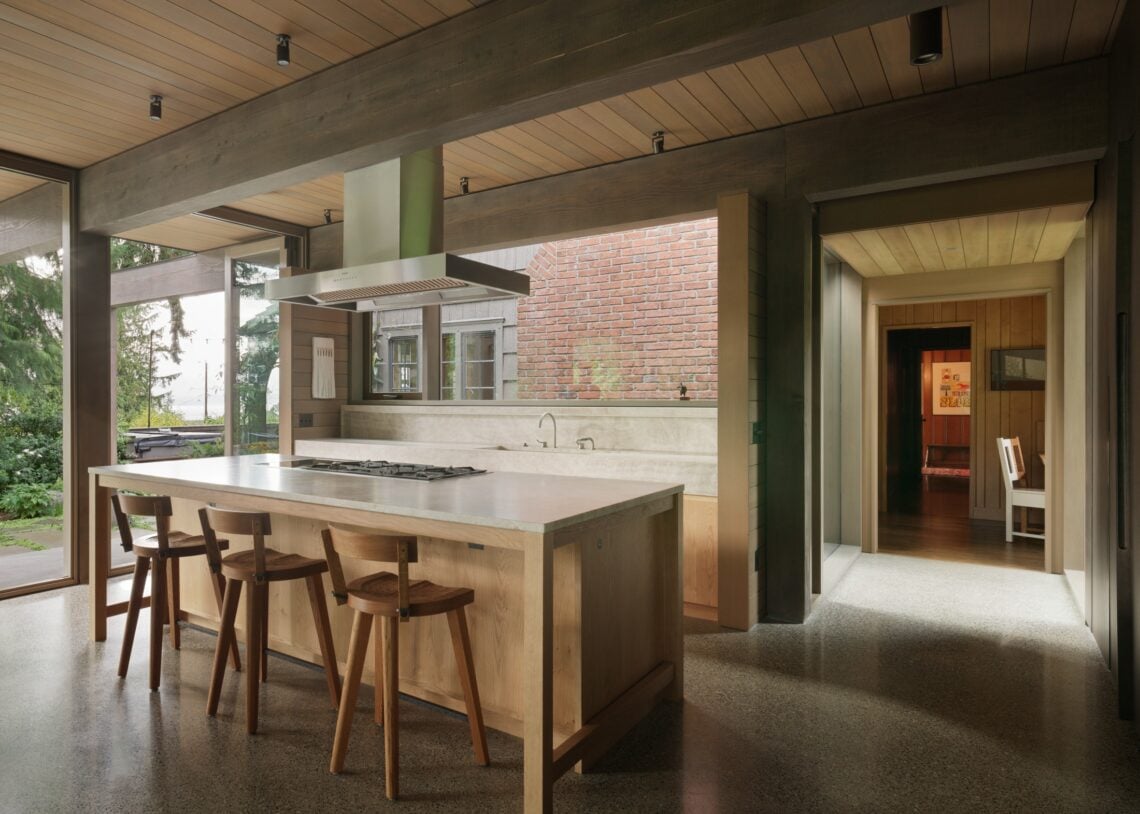 Loyal captain / heliotrope architects