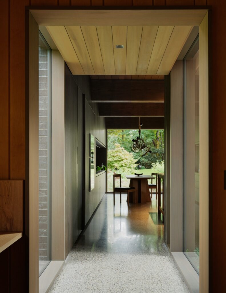 Loyal captain / heliotrope architects