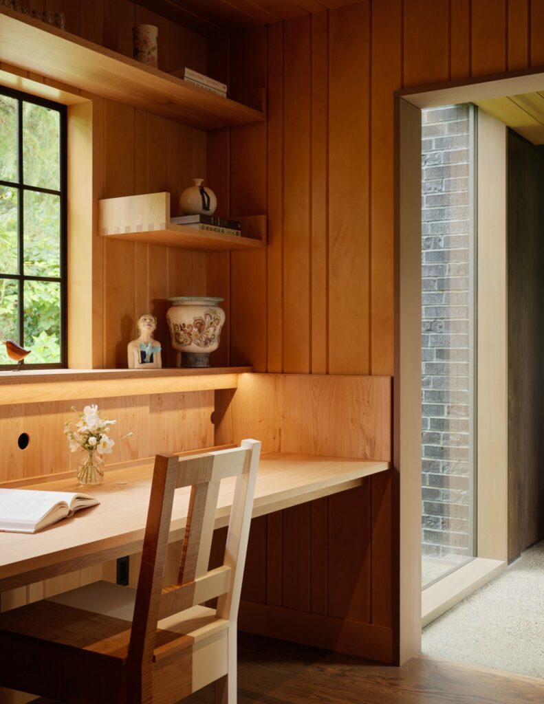 Loyal captain / heliotrope architects