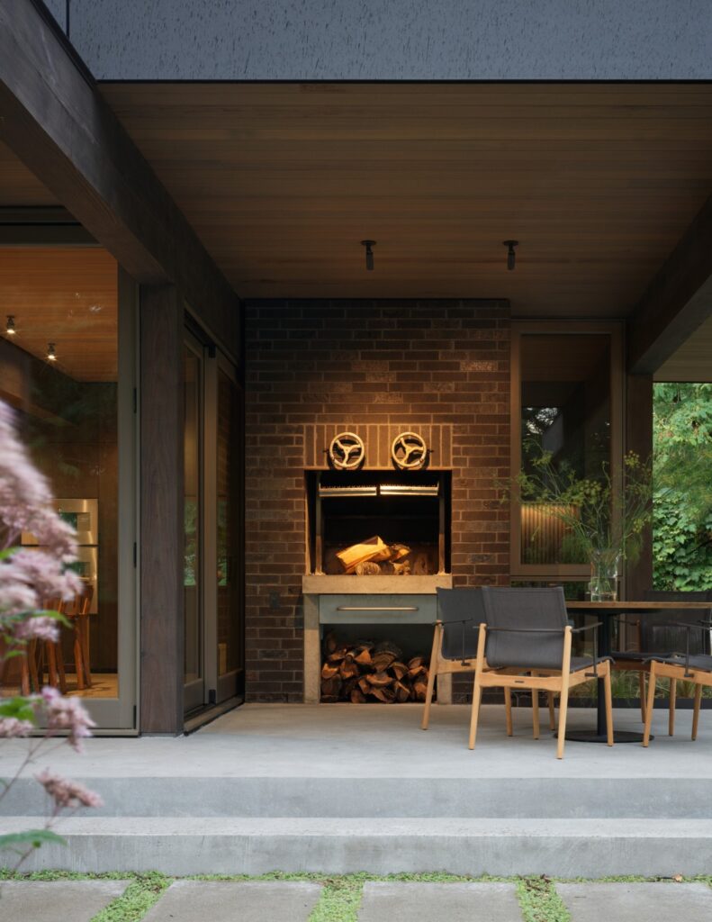 Loyal captain / heliotrope architects