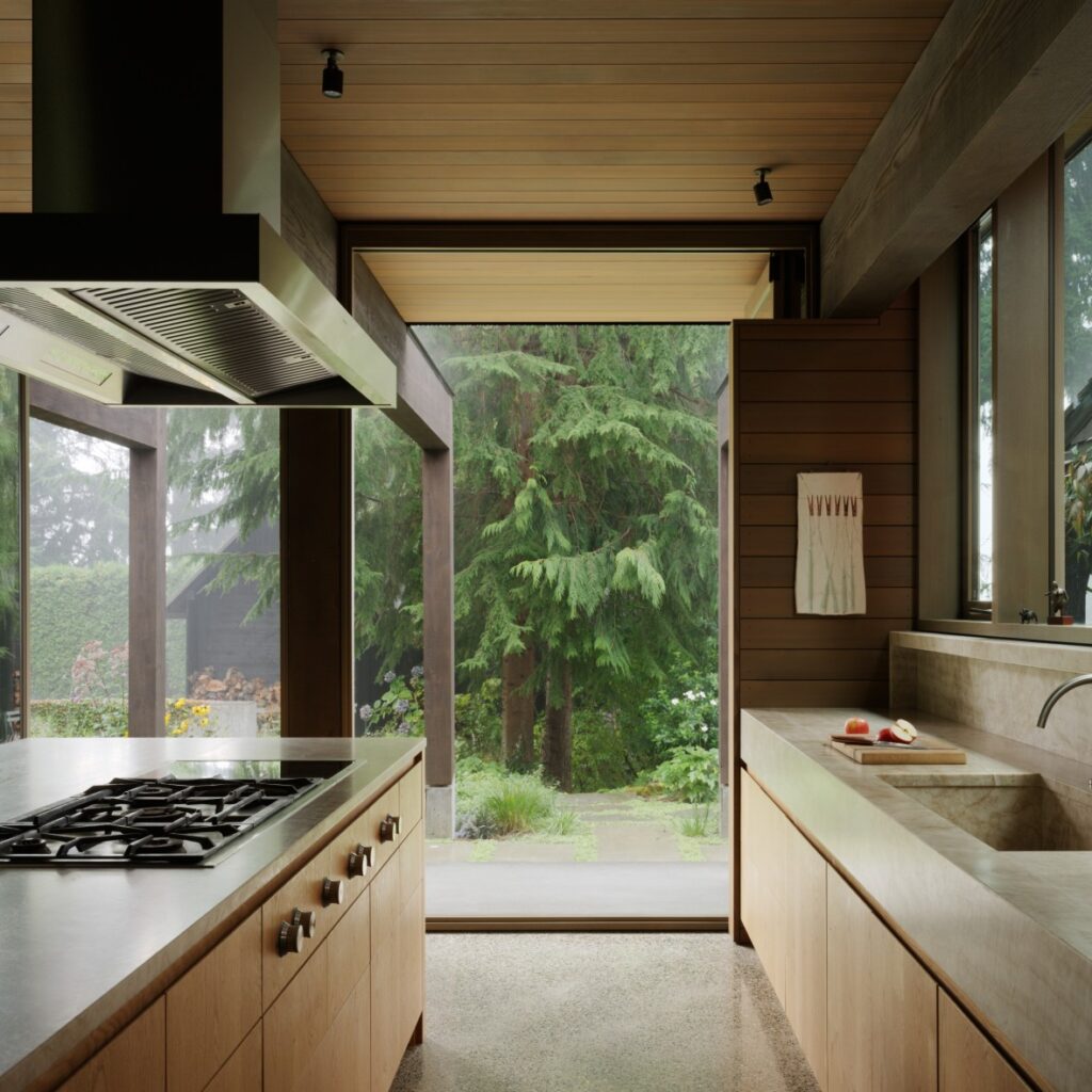 Loyal captain / heliotrope architects