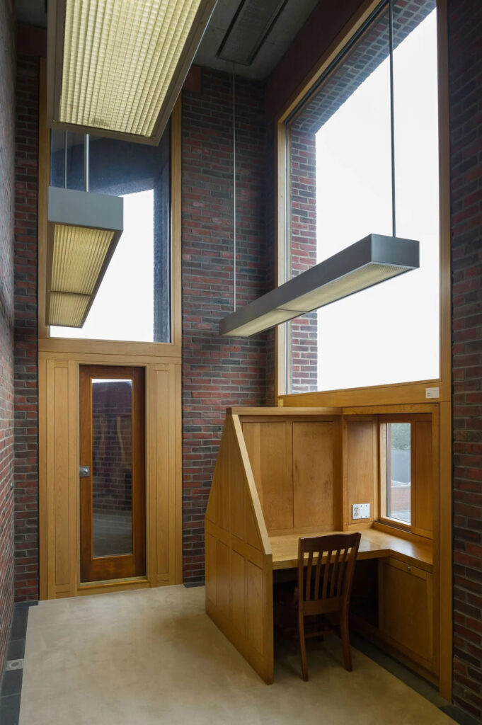 Phillips Exeter Academy Library / Louis Kahn | Classics On Architecture Lab 20 Phillips exeter academy library / louis kahn | classics on architecture lab