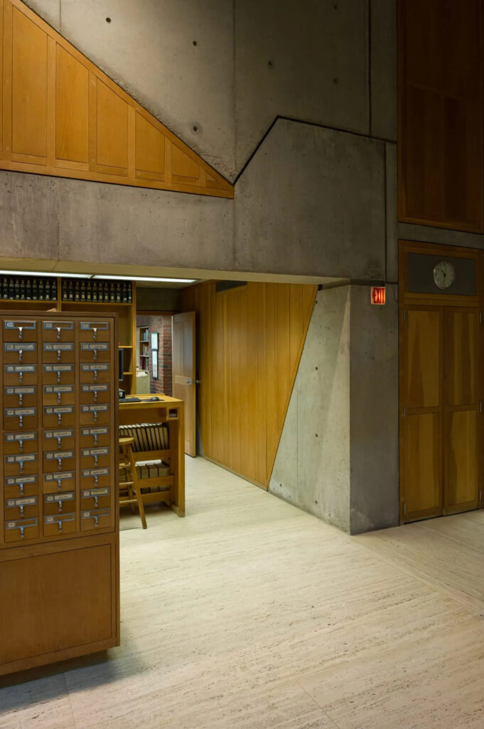 Phillips Exeter Academy Library / Louis Kahn | Classics On Architecture Lab 58 Phillips exeter academy library / louis kahn | classics on architecture lab