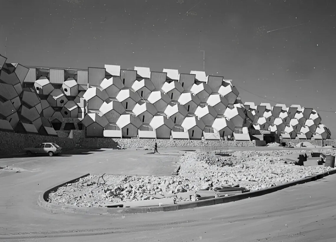 Ramot polin / zvi hecker | classics on architecture lab