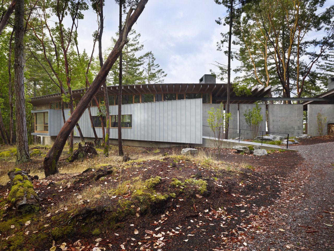 Suncrest residence / heliotrope architects