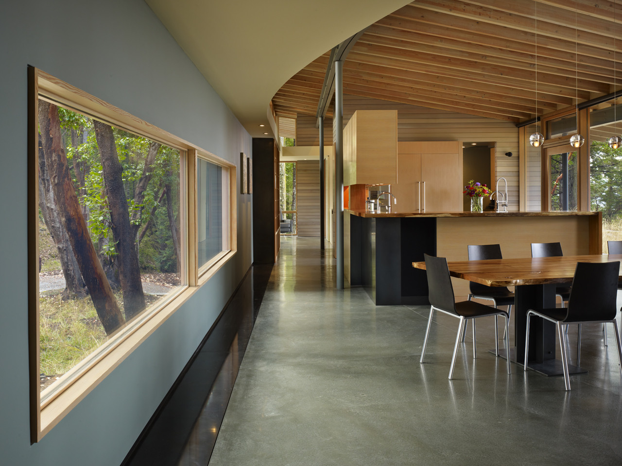 Suncrest residence / heliotrope architects