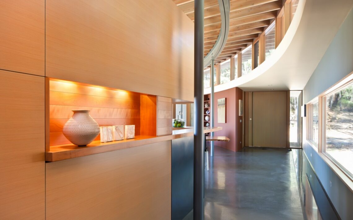 Suncrest residence / heliotrope architects