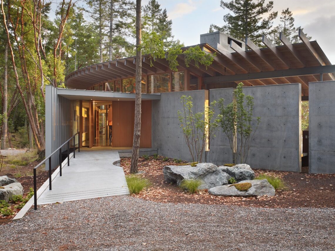 Suncrest residence / heliotrope architects