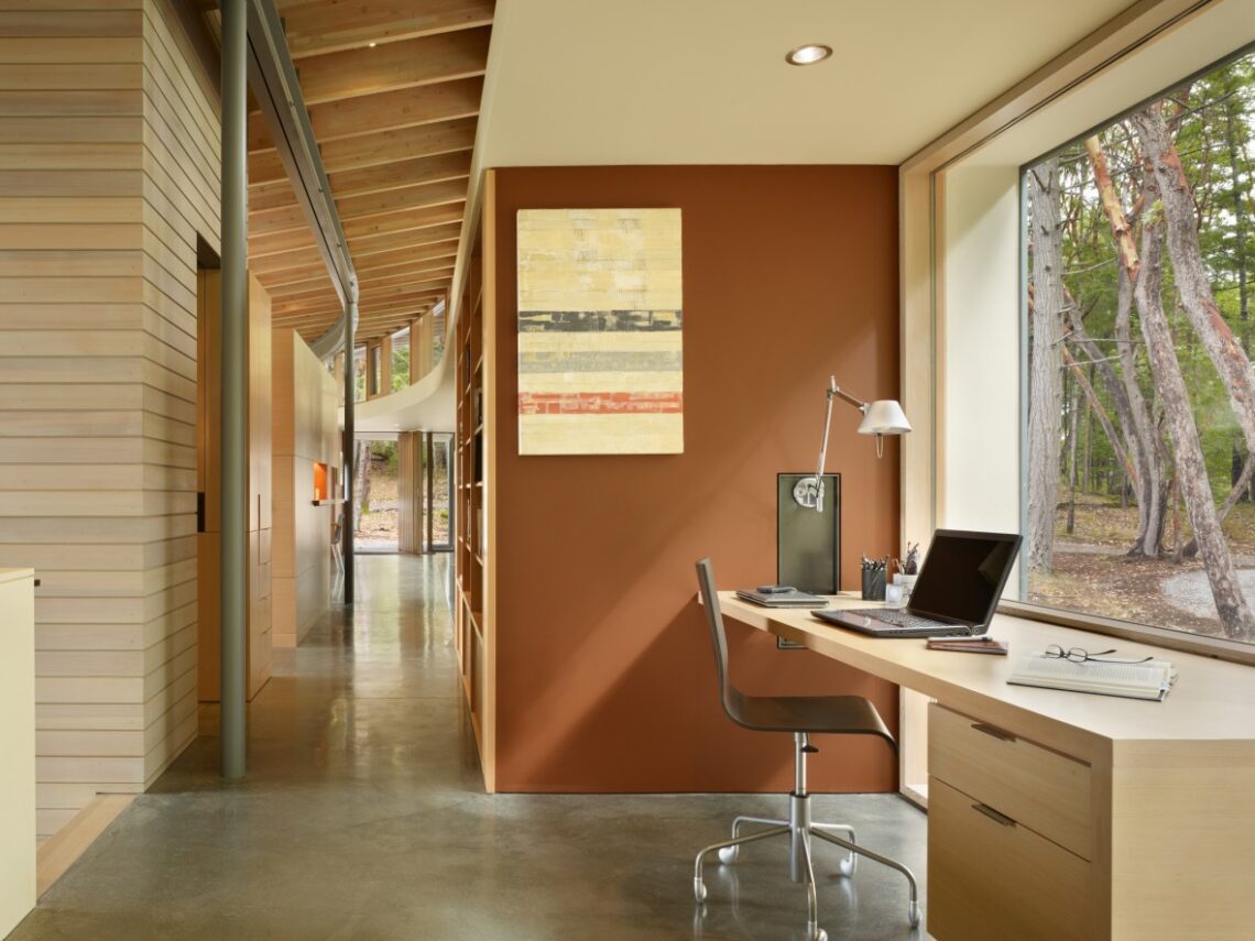 Suncrest residence / heliotrope architects