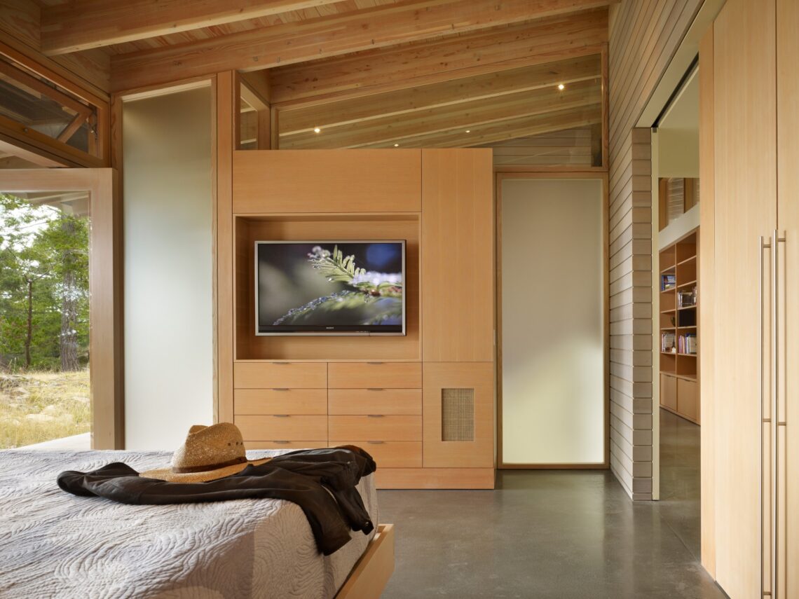 Suncrest residence / heliotrope architects