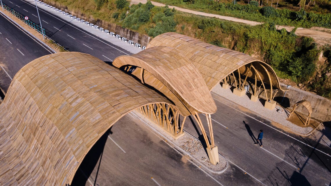 The Great Hornbill Gate / Studioaro 3 The great hornbill gate / studioaro