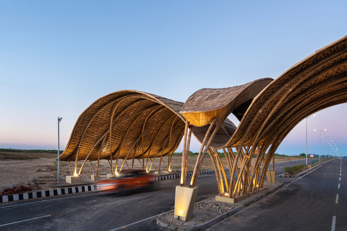 The Great Hornbill Gate / Studioaro 6 The great hornbill gate / studioaro