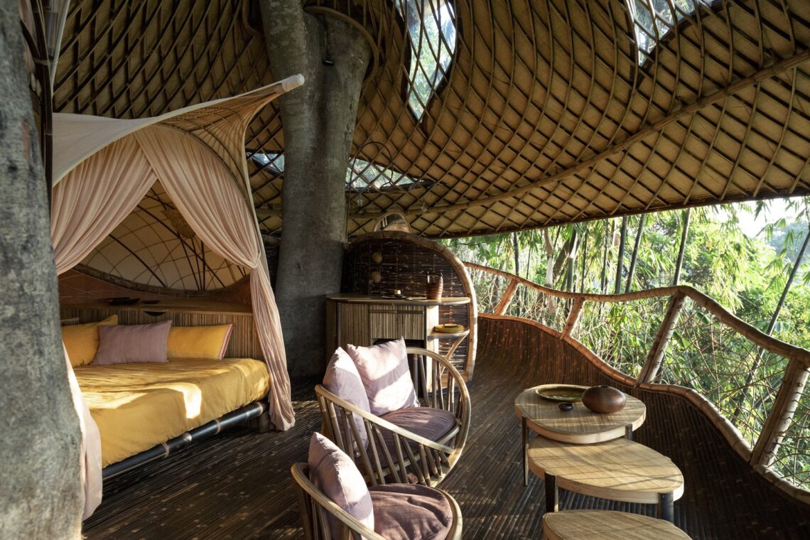 Tree house at bambu indah / ibuku