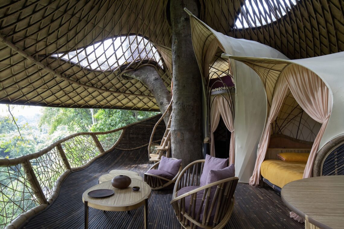 Tree house at bambu indah / ibuku