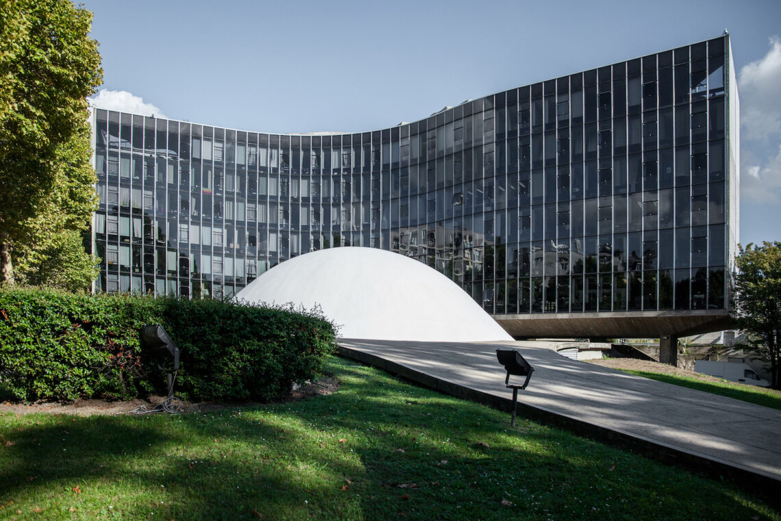 French communist party headquarters / oscar niemeyer | classics on architecture lab