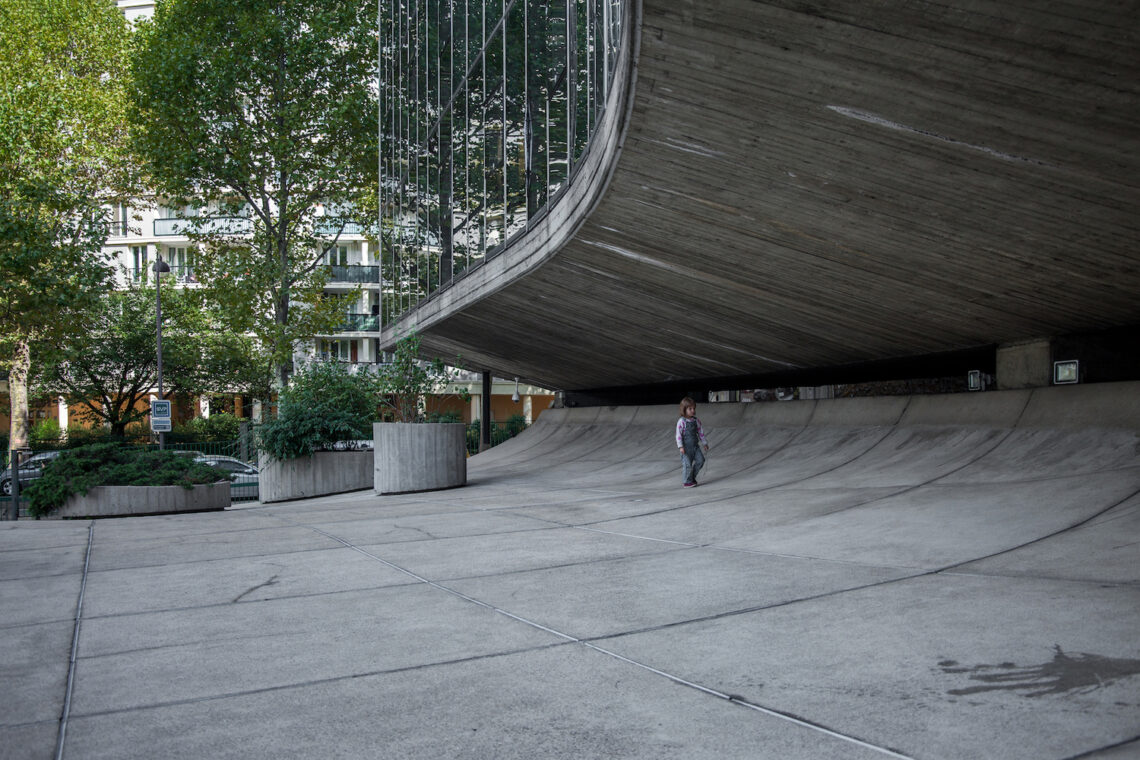 French communist party headquarters / oscar niemeyer | classics on architecture lab