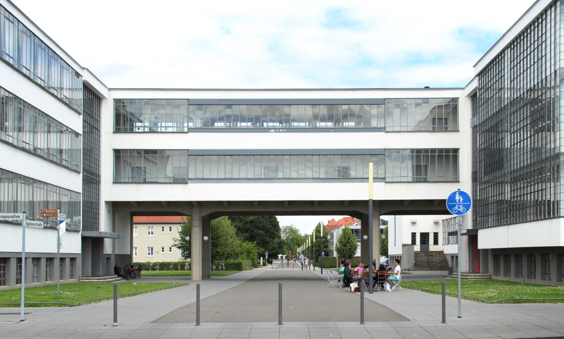 Dessau bauhaus / walter gropius | classics on architecture lab