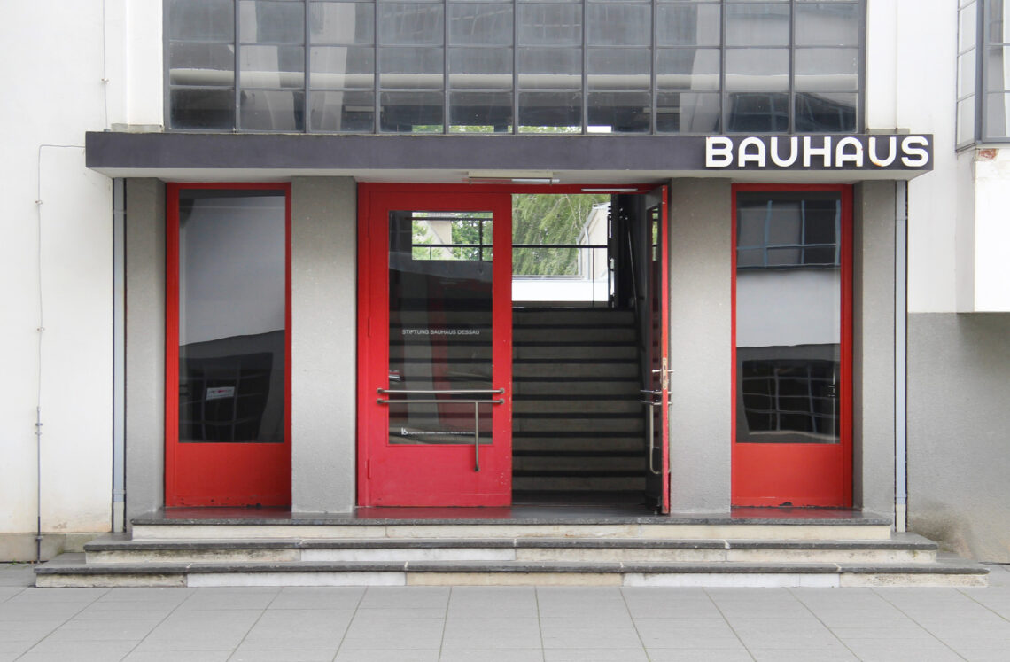 Dessau bauhaus / walter gropius | classics on architecture lab