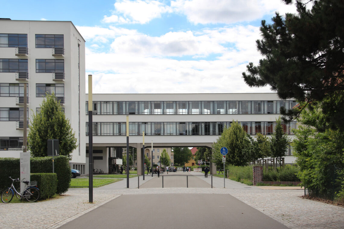 Dessau bauhaus / walter gropius | classics on architecture lab