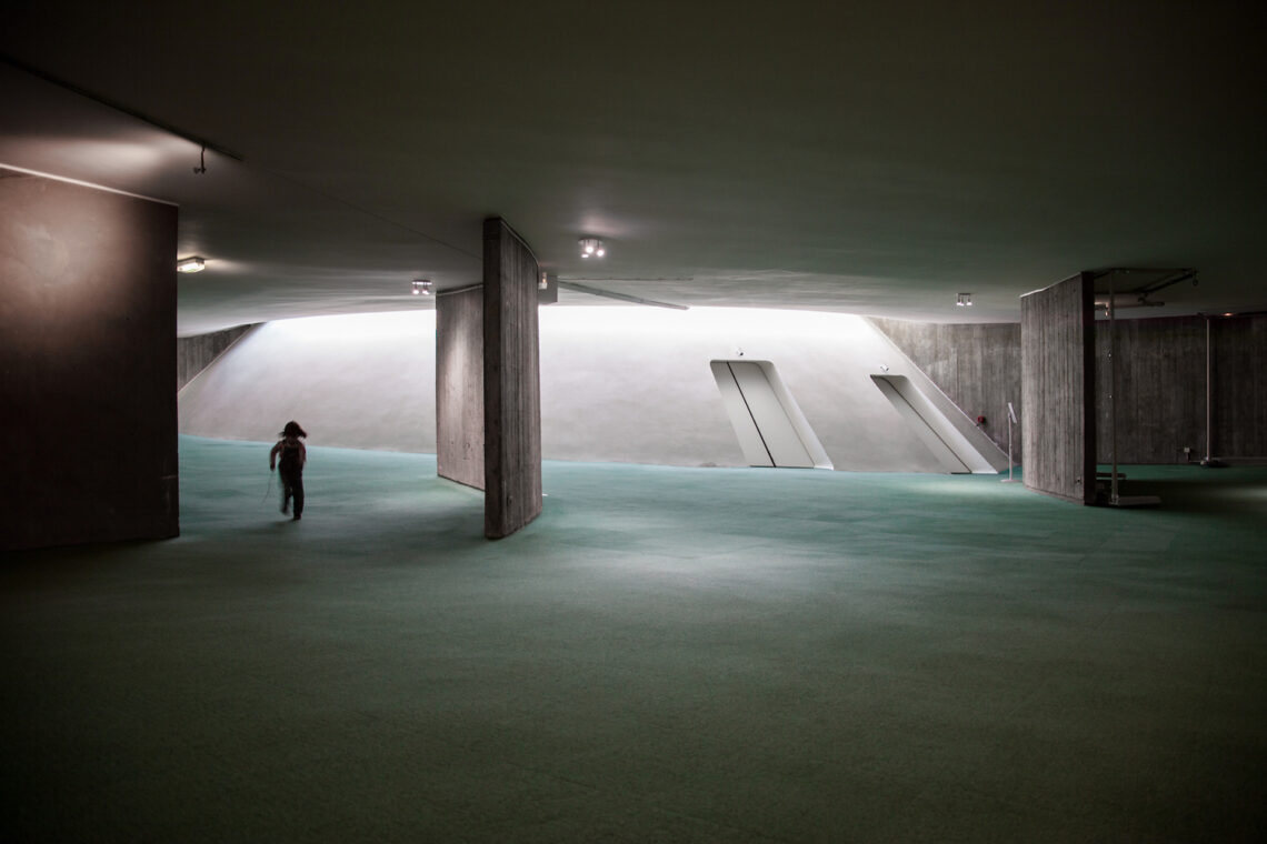 French communist party headquarters / oscar niemeyer | classics on architecture lab