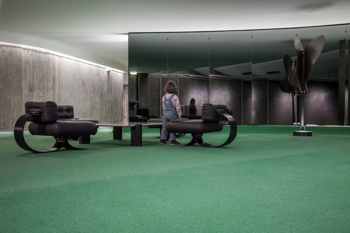 French communist party headquarters / oscar niemeyer | classics on architecture lab